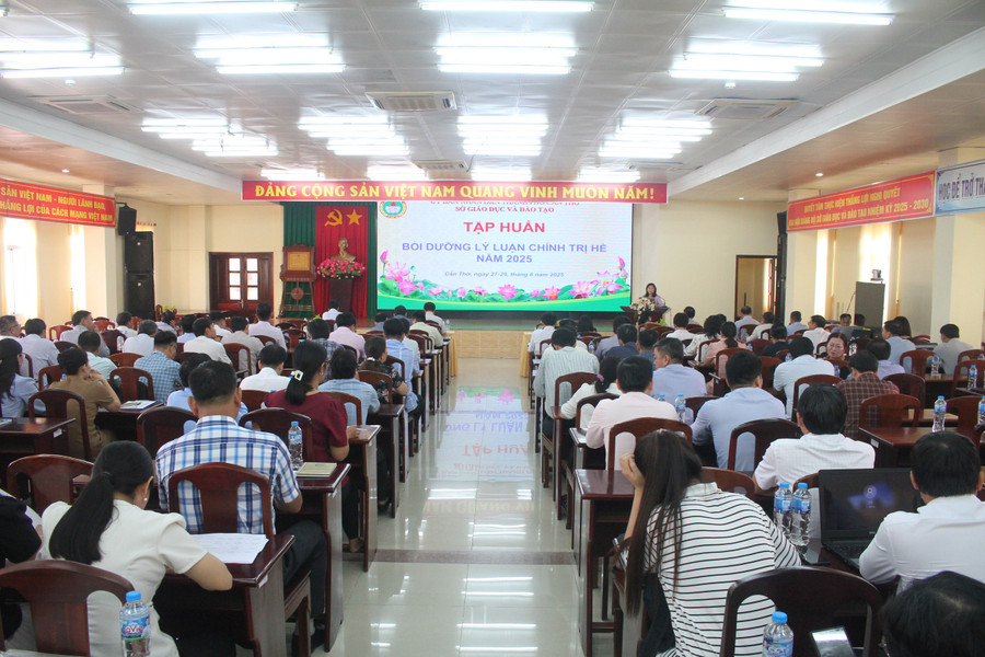 Ngành GD&ĐT Cần Thơ tăng cường bồi dưỡng, tập huấn lý luận chính trị